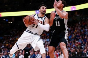  穆雷末节21分马刺逆转火箭  