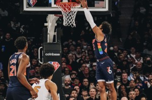  恩比德统治油漆区，76人轻取尼克斯豪取六连胜