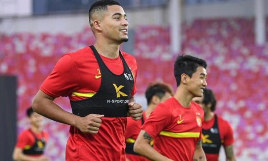  三球24+12黄蜂终结骑士连胜  