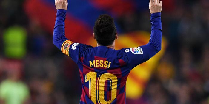  里昂主场强势反弹，德佩帽子戏法助球队登顶